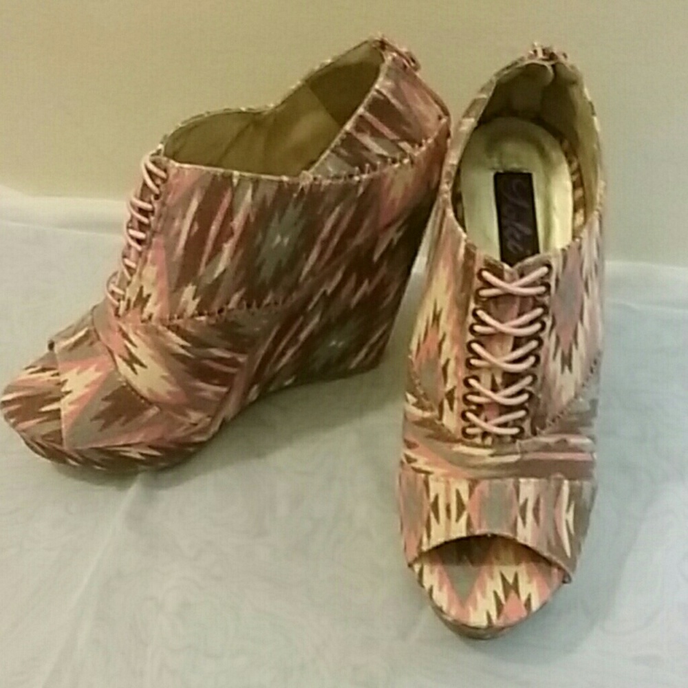 Yoki Wedges
